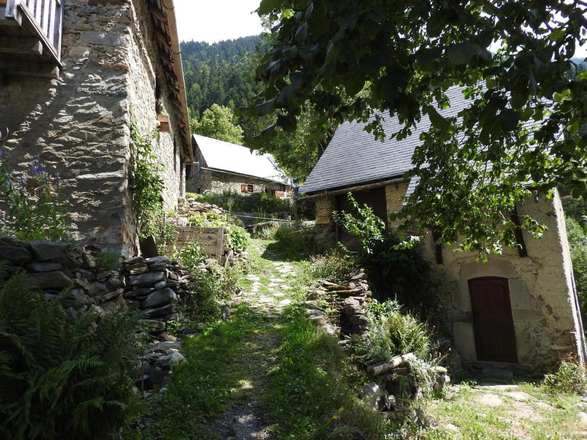 Gite Au Printemps Japonais, Petit Train De La Mure, Parc Des Ecrins Pierre-Chatel Exterior photo